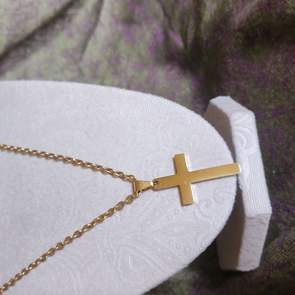 Gold Tone Cross Necklace NWOT